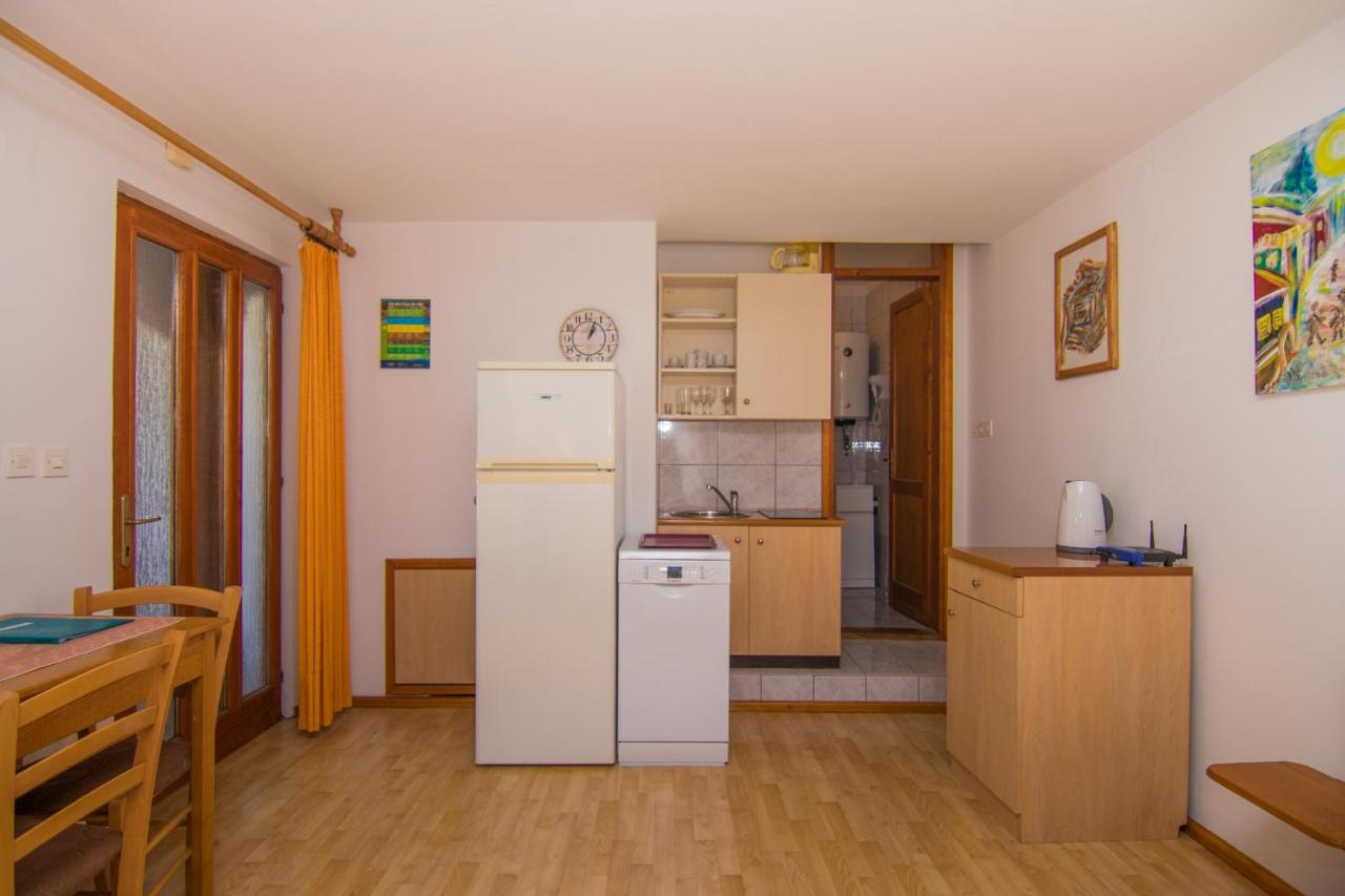 Apartmani Villa Kalinic Njivice Exteriör bild