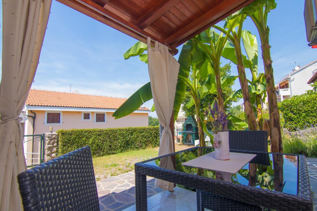 Apartmani Villa Kalinic Njivice Exteriör bild
