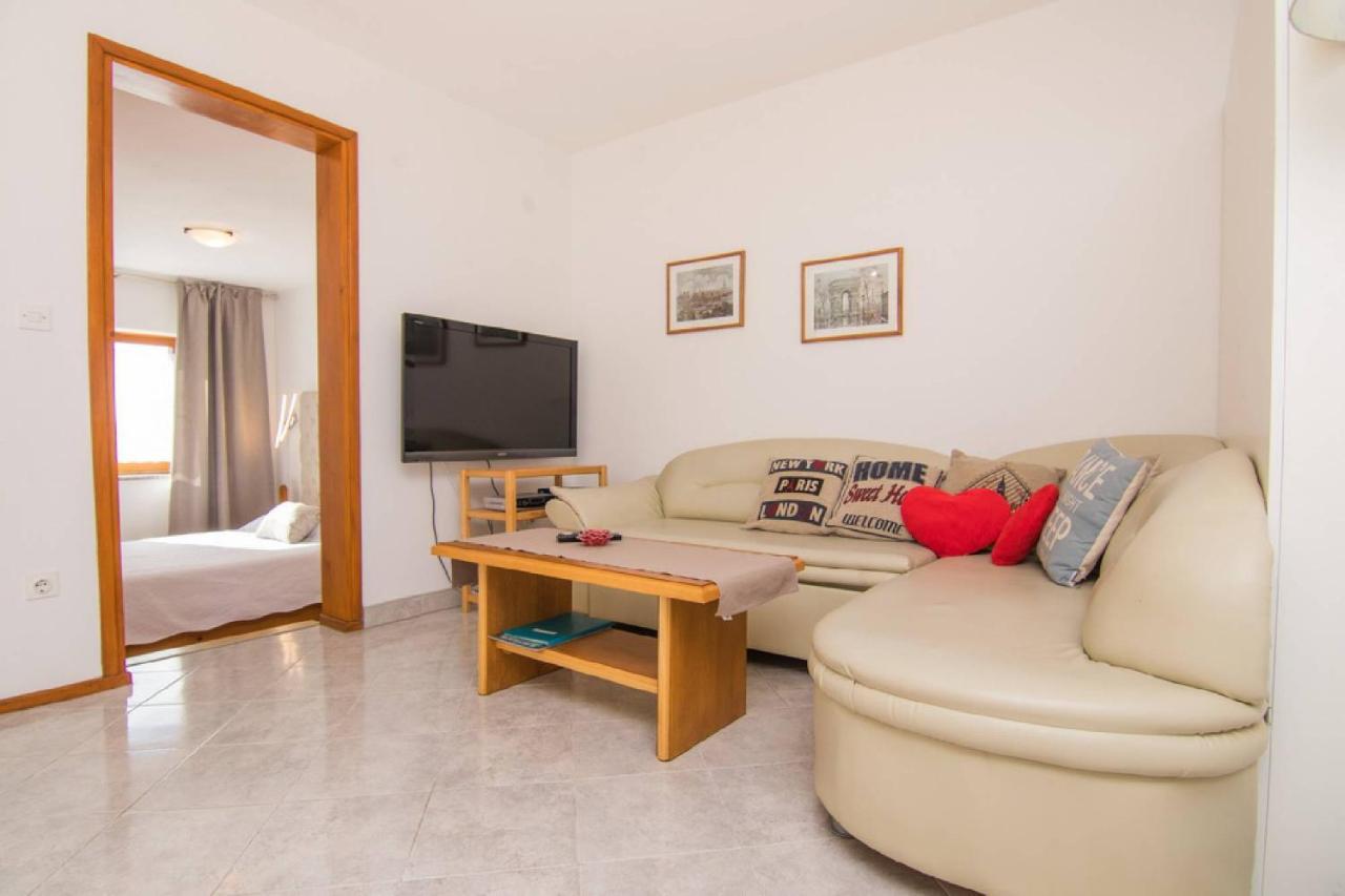 Apartmani Villa Kalinic Njivice Exteriör bild