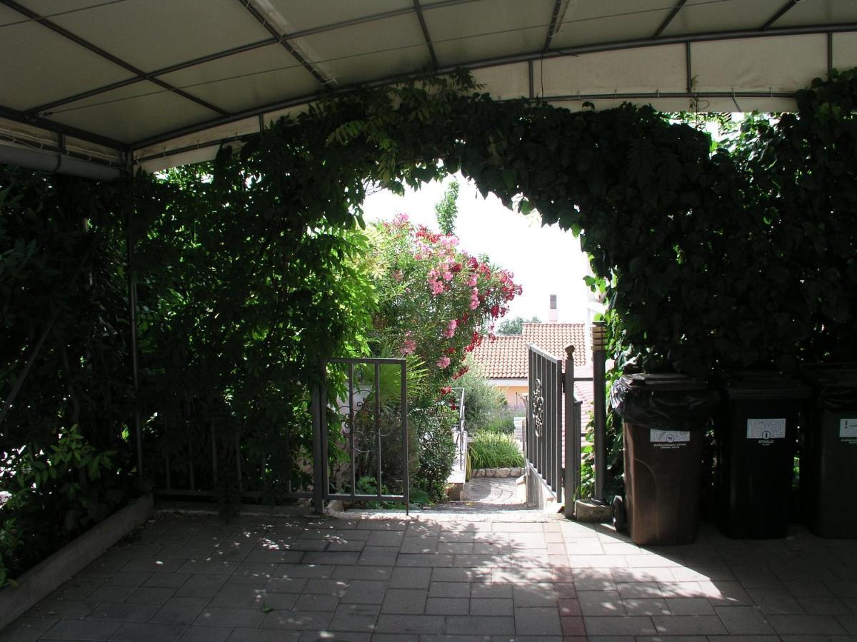 Apartmani Villa Kalinic Njivice Exteriör bild