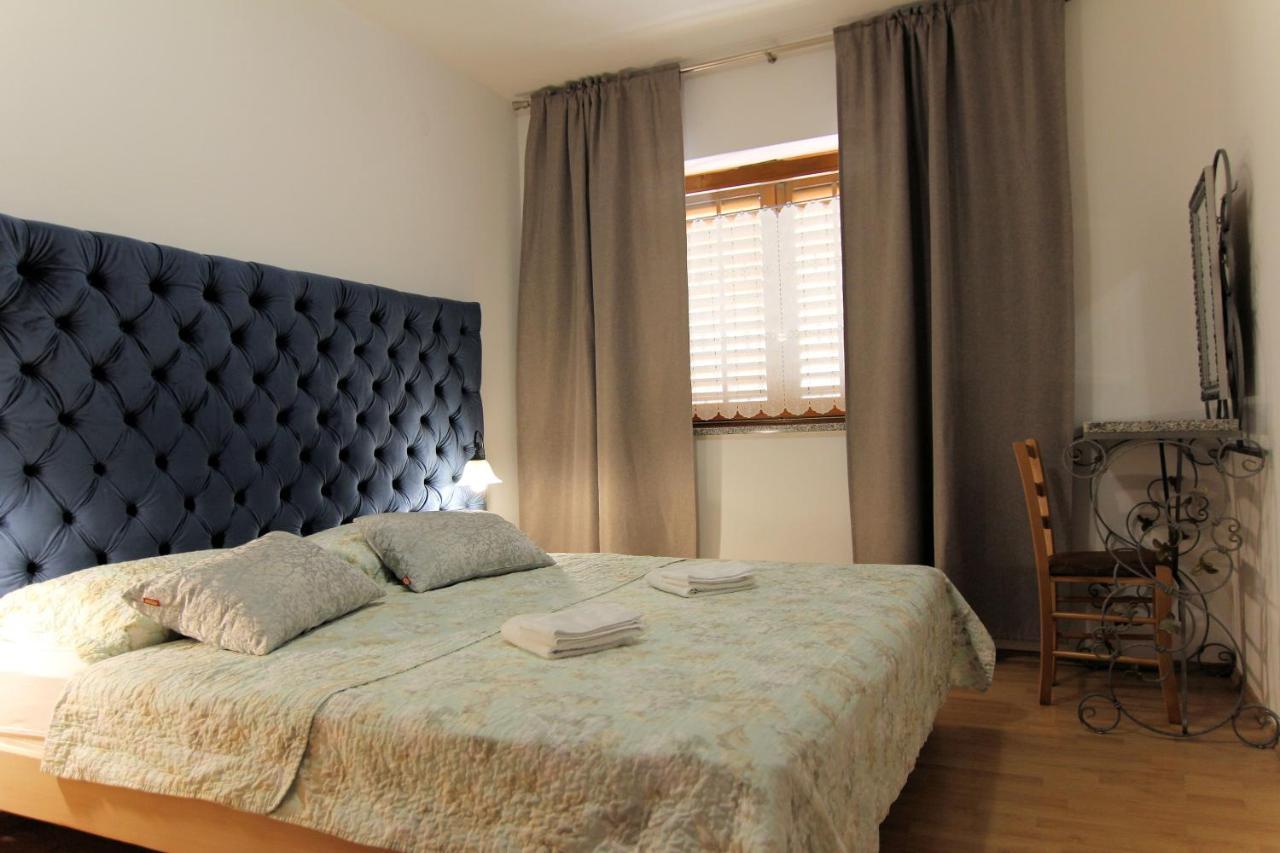 Apartmani Villa Kalinic Njivice Exteriör bild