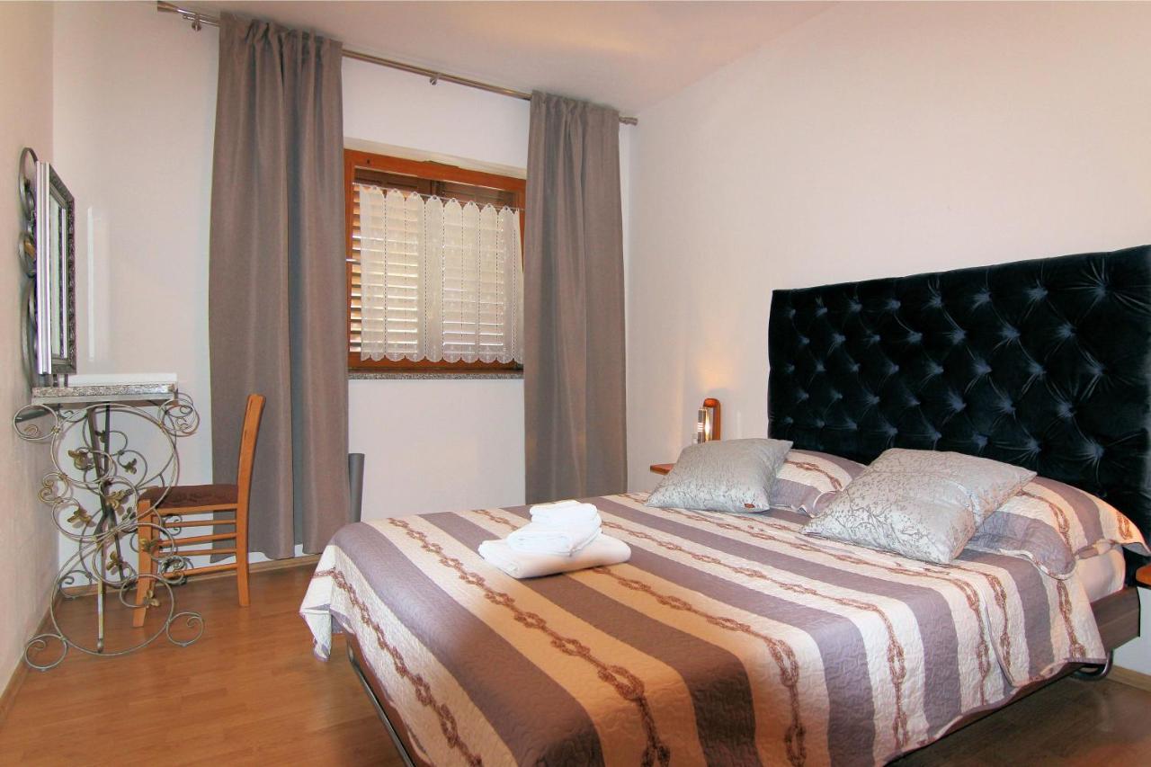 Apartmani Villa Kalinic Njivice Exteriör bild
