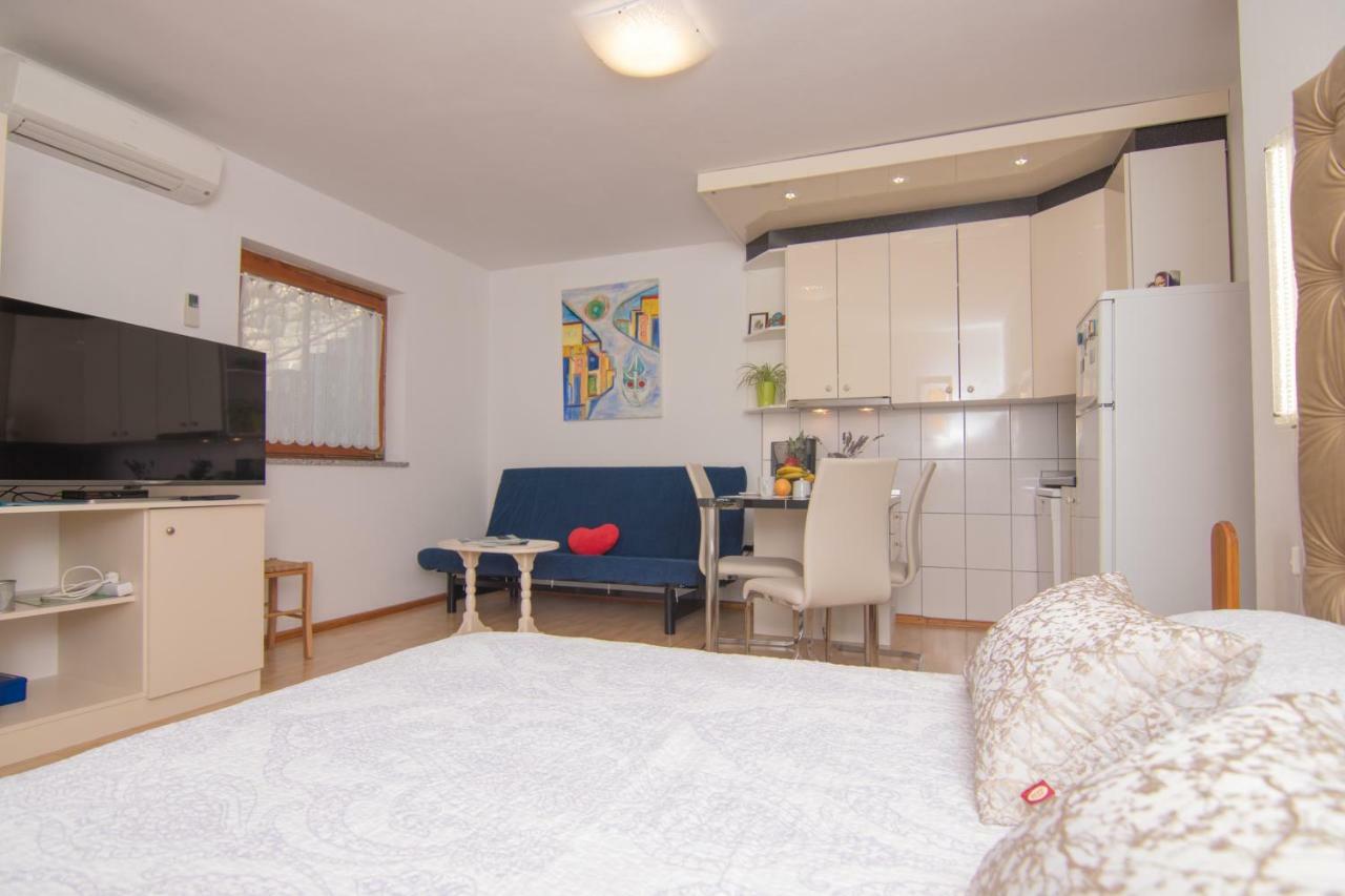 Apartmani Villa Kalinic Njivice Exteriör bild