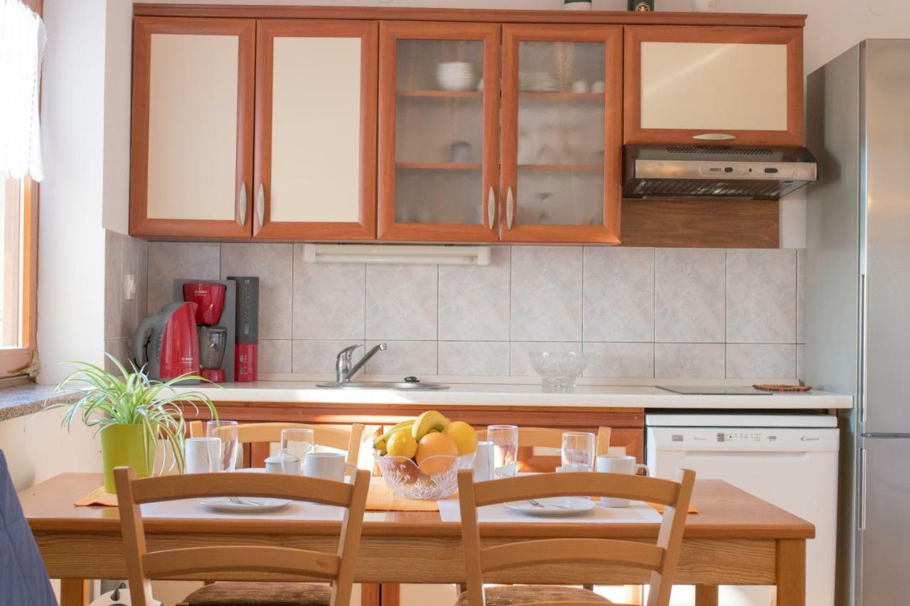Apartmani Villa Kalinic Njivice Exteriör bild