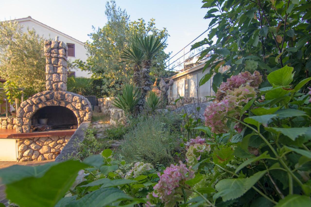 Apartmani Villa Kalinic Njivice Exteriör bild
