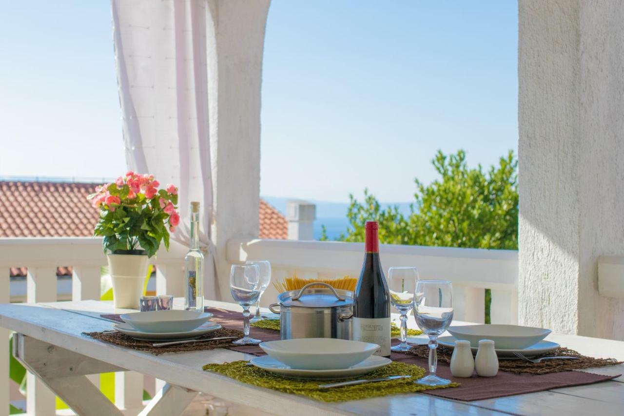 Apartmani Villa Kalinic Njivice Exteriör bild
