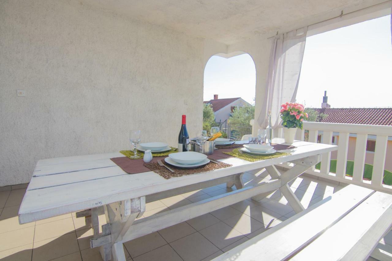 Apartmani Villa Kalinic Njivice Exteriör bild